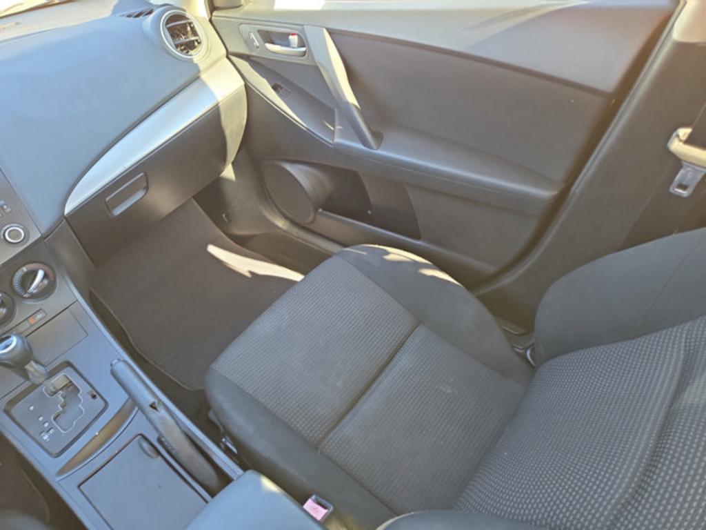 2013 MAZDA MAZDA3 - $10,999
