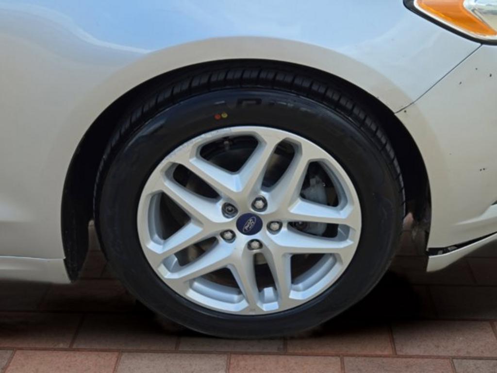 2016 Ford Fusion SE photo