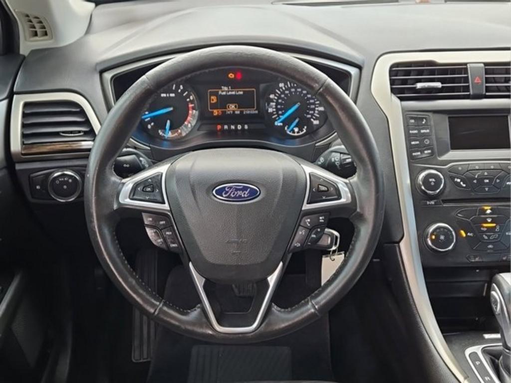 2016 Ford Fusion SE photo