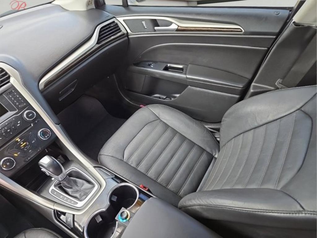 2016 Ford Fusion SE photo