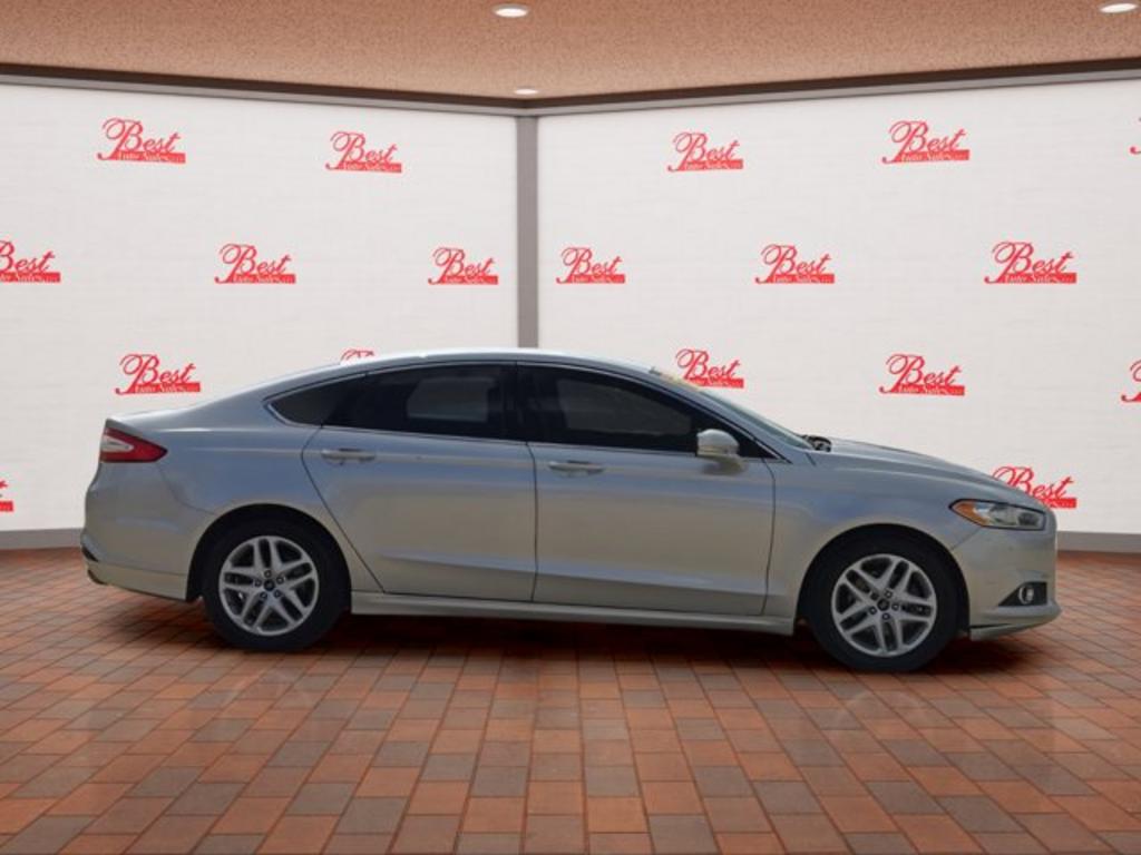 2016 Ford Fusion SE photo