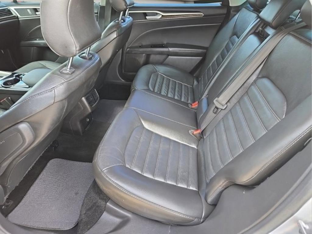 2016 Ford Fusion SE photo
