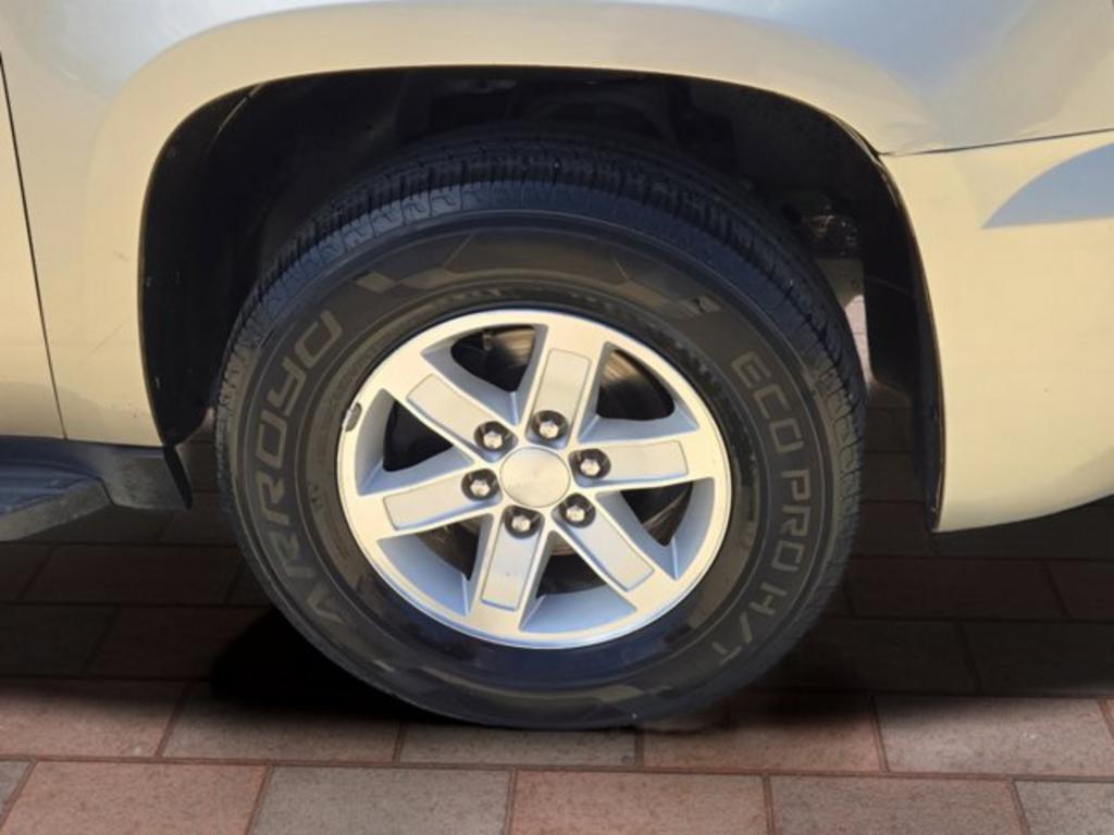 2013 GMC Yukon XL SLT 1500 photo