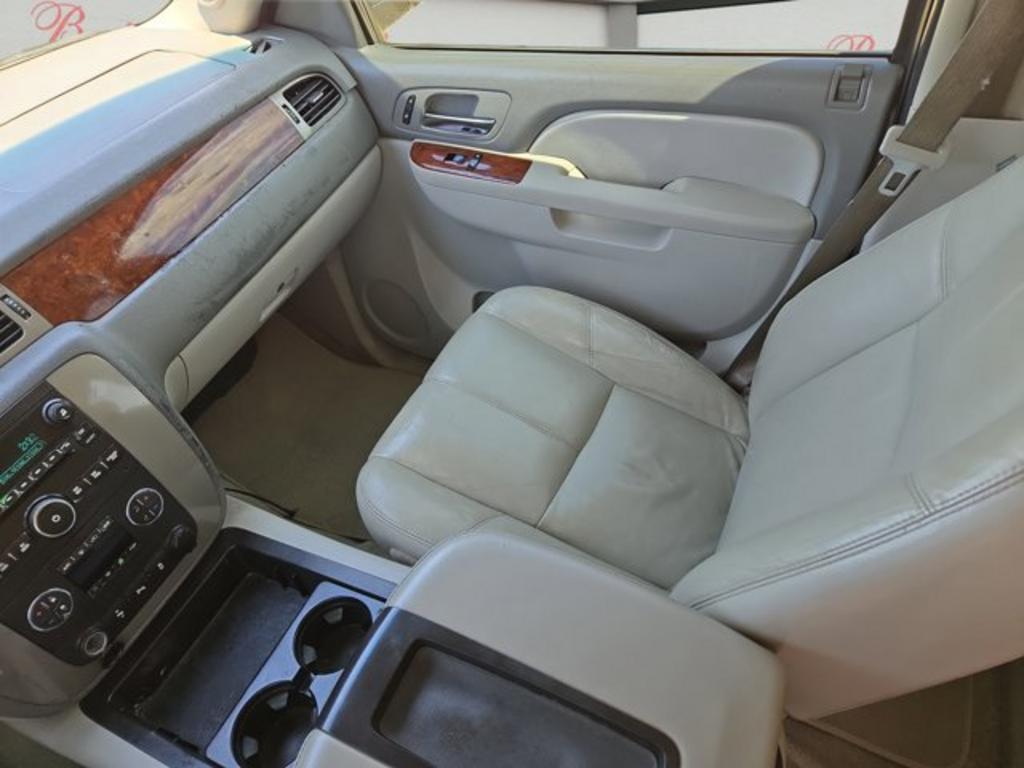 2013 GMC Yukon XL SLT 1500 photo