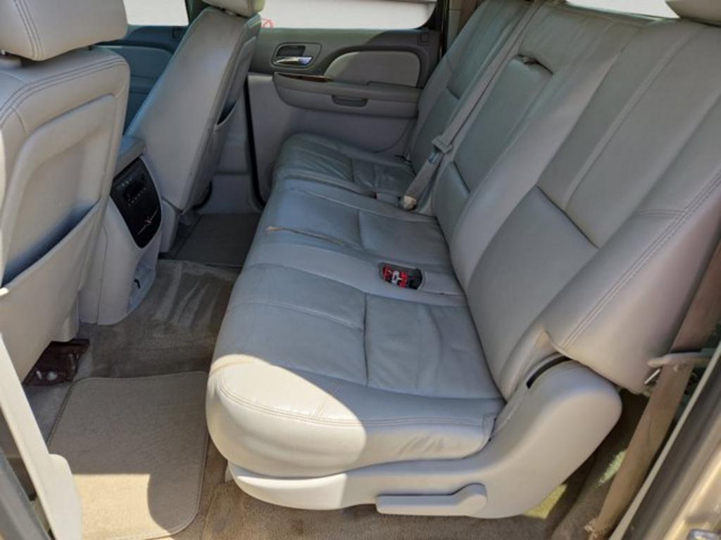 2013 GMC Yukon XL SLT 1500 photo