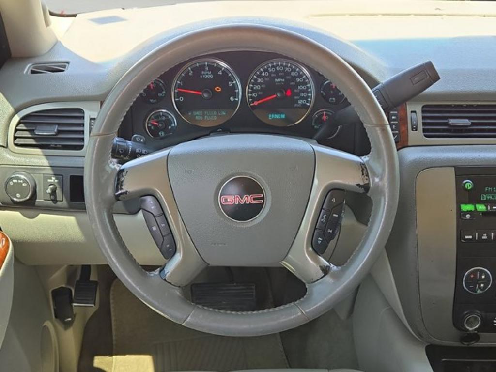 2013 GMC Yukon XL SLT 1500 photo