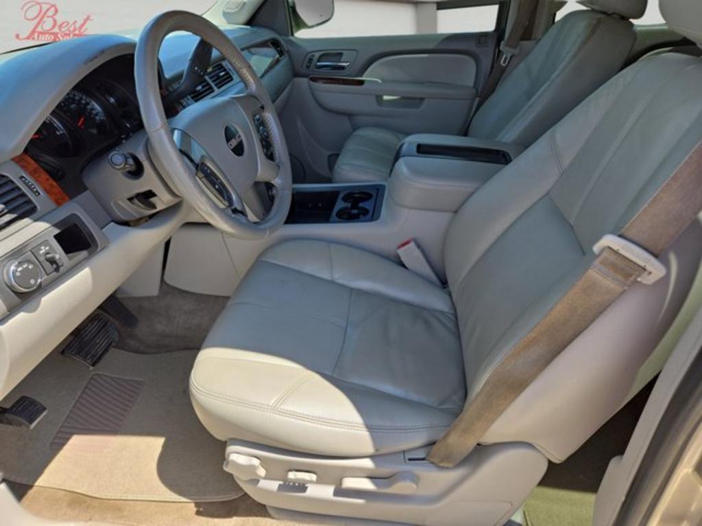 2013 GMC Yukon XL SLT 1500 photo
