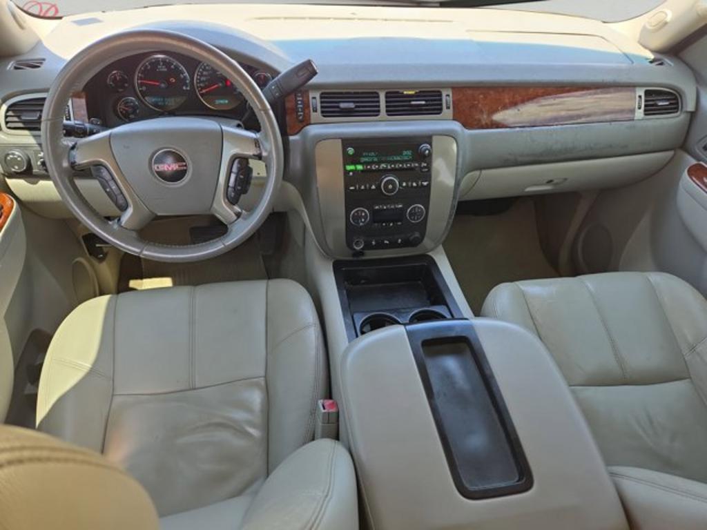 2013 GMC Yukon XL SLT 1500 photo
