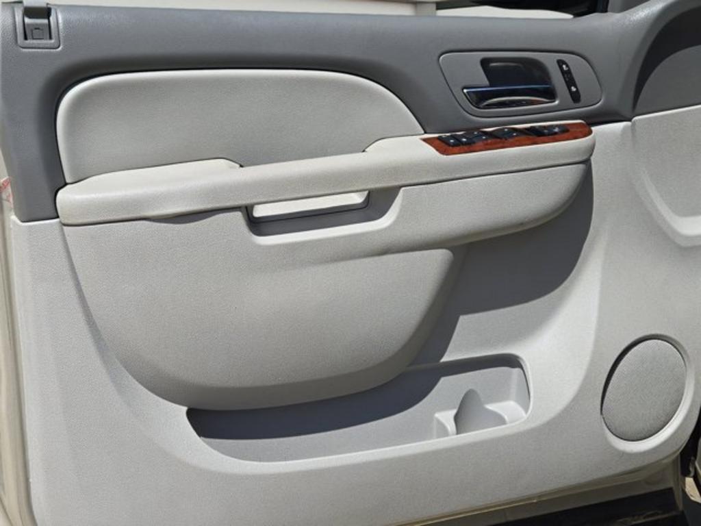2013 GMC Yukon XL SLT 1500 photo