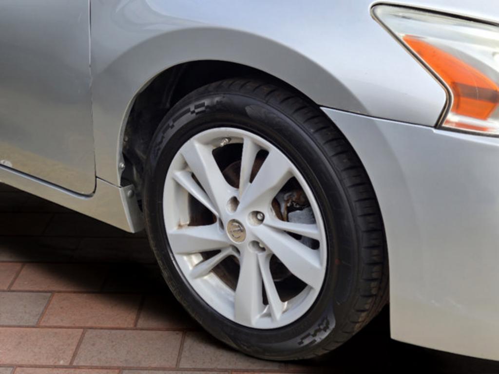 2013 Nissan Altima - $3,999