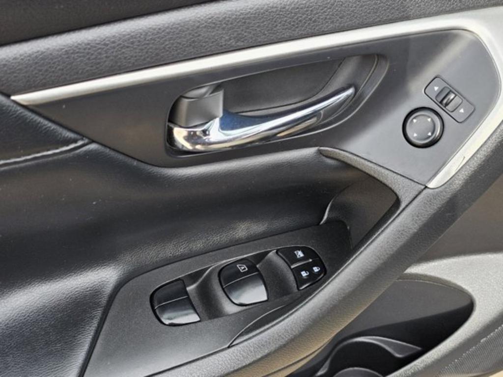 2015 Nissan Altima - $10,999