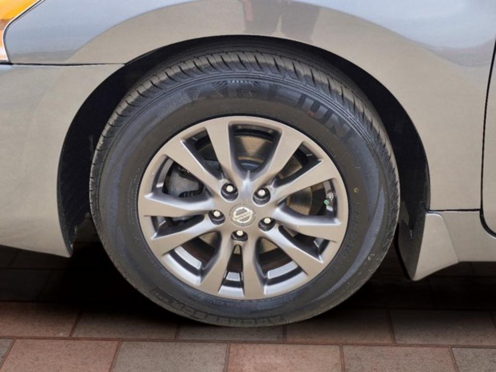2015 Nissan Altima - $10,999
