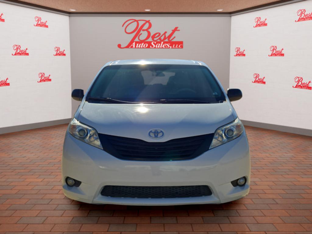 2012 Toyota Sienna - $5,999