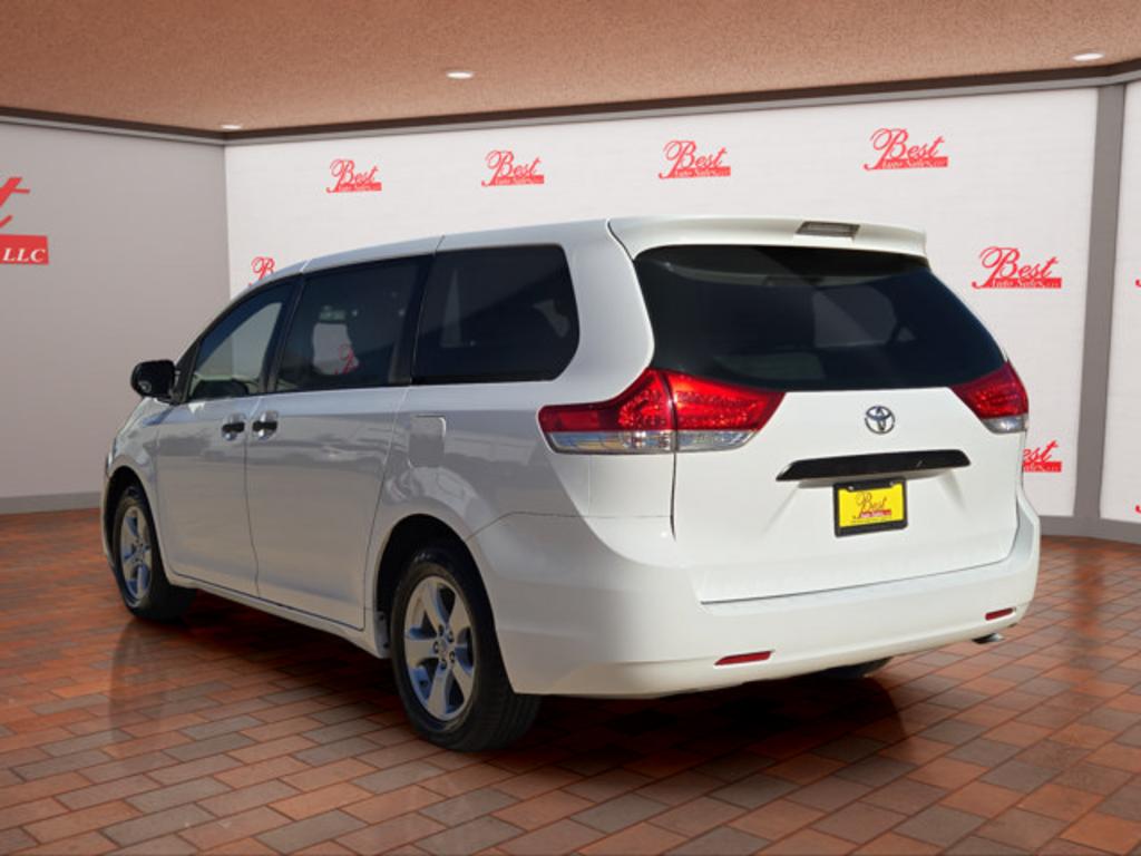 2012 Toyota Sienna - $5,999