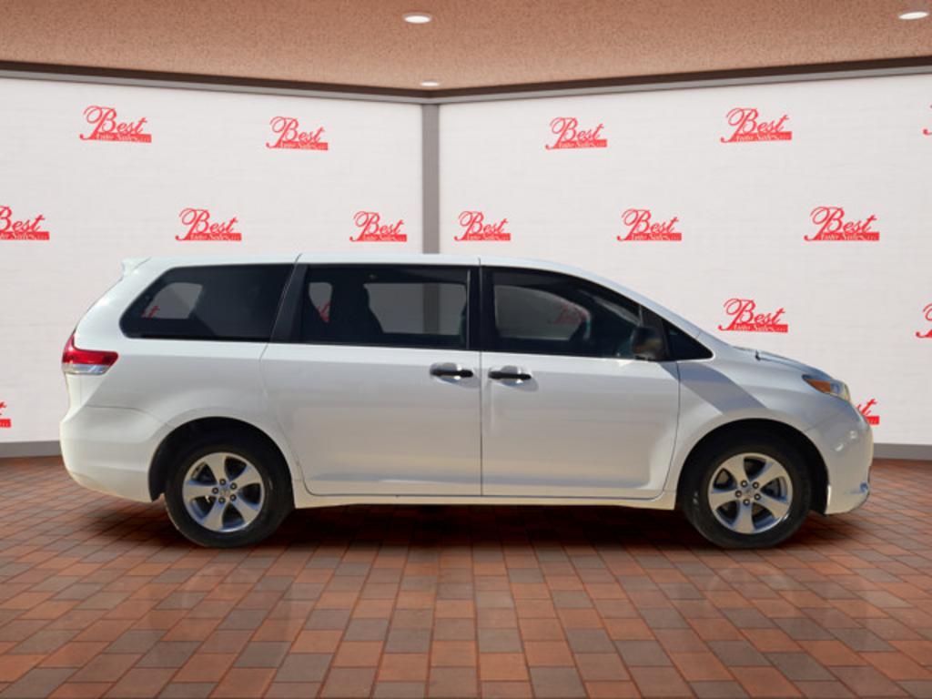 2012 Toyota Sienna - $5,999