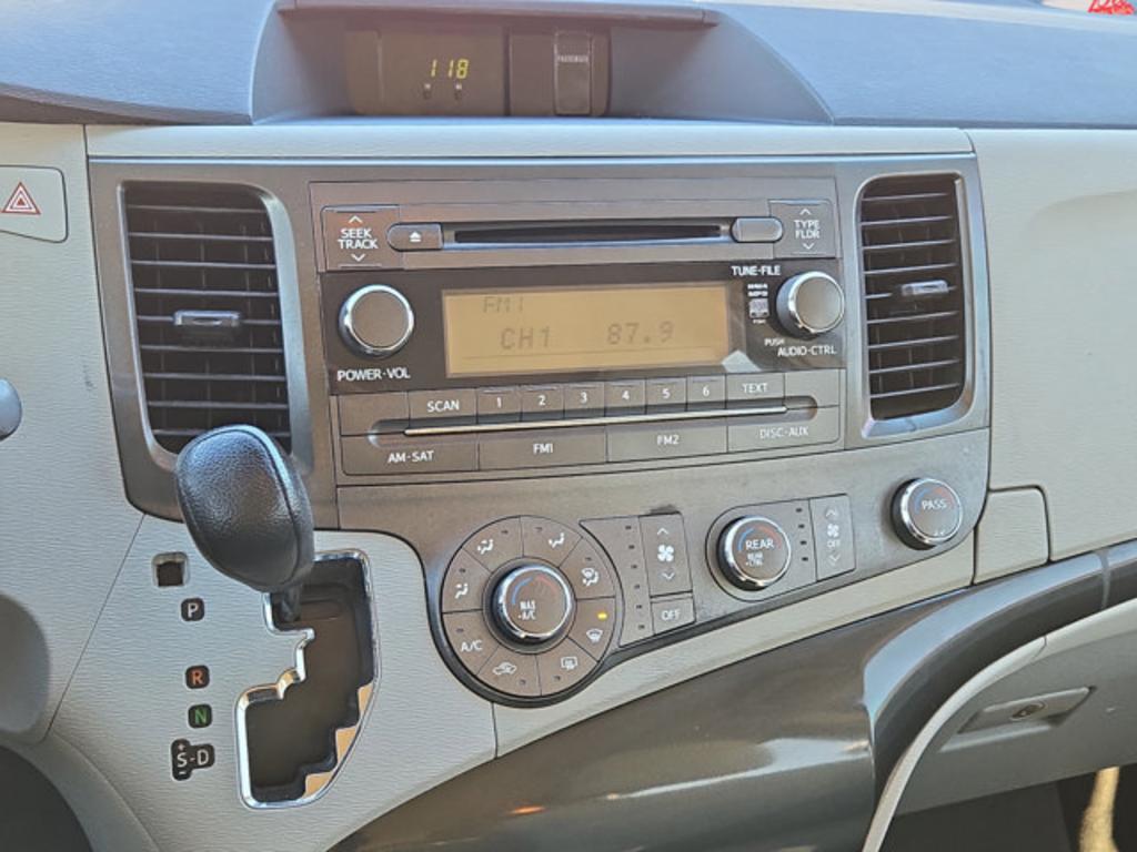 2012 Toyota Sienna - $5,999