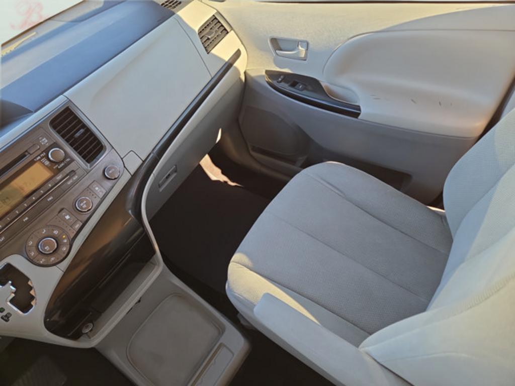 2012 Toyota Sienna - $5,999