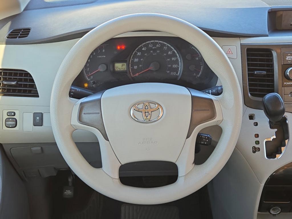 2012 Toyota Sienna - $5,999
