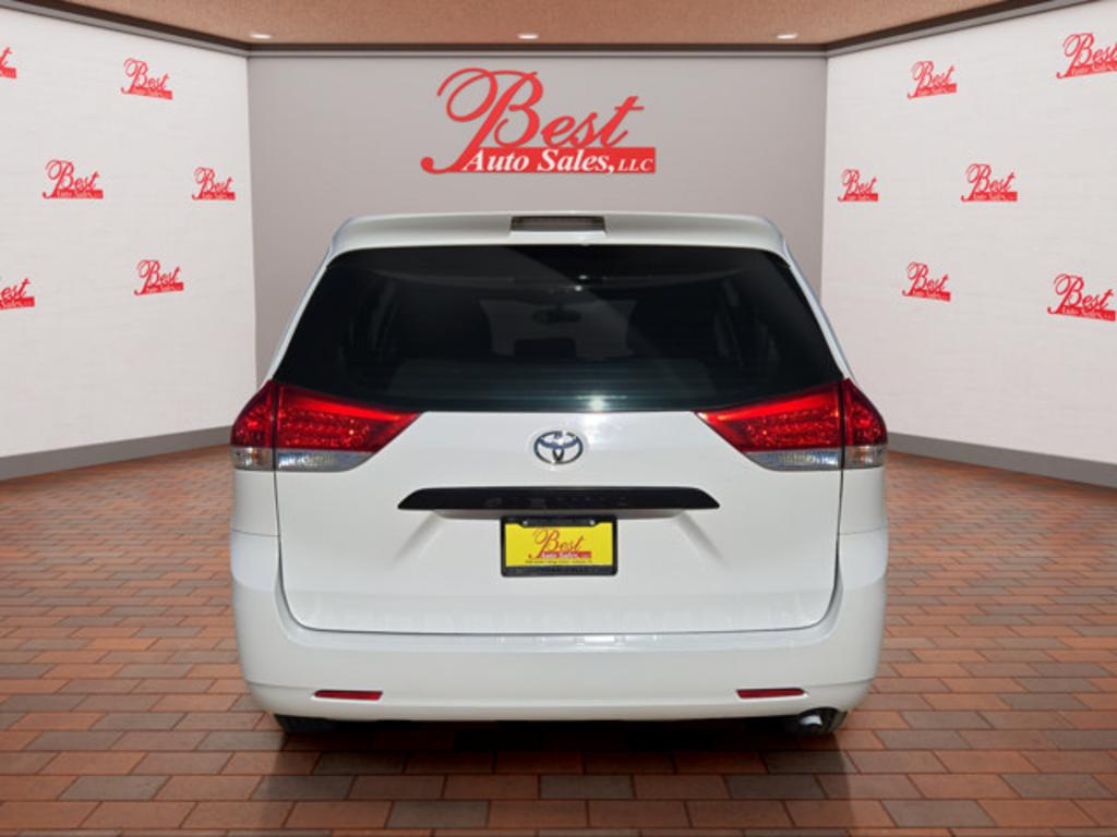 2012 Toyota Sienna - $5,999