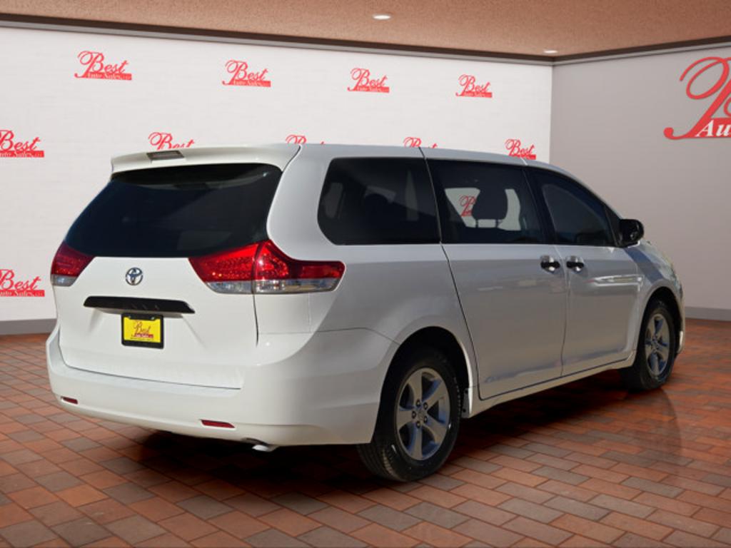 2012 Toyota Sienna - $5,999