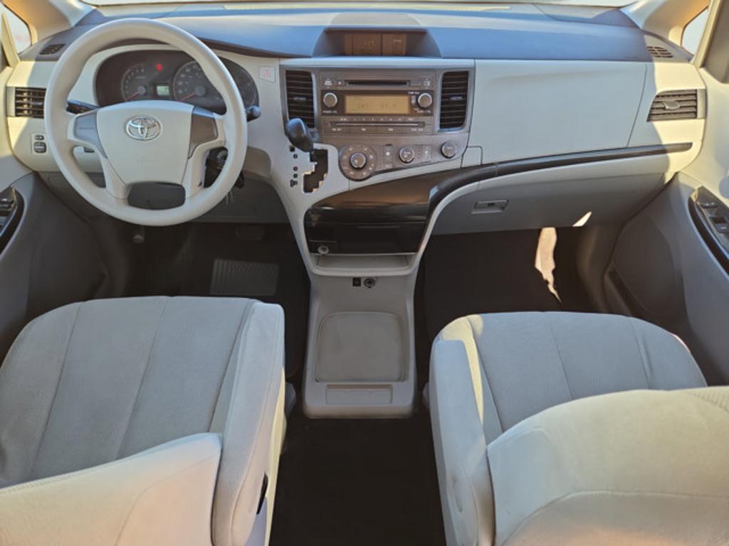 2012 Toyota Sienna - $5,999