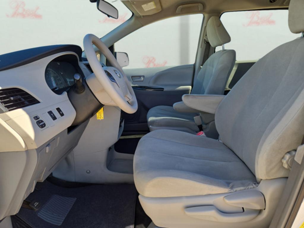 2012 Toyota Sienna - $5,999