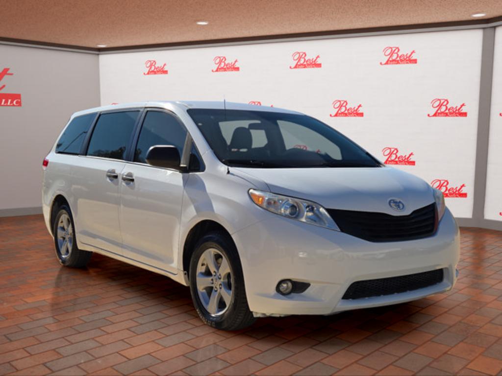 2012 Toyota Sienna - $5,999