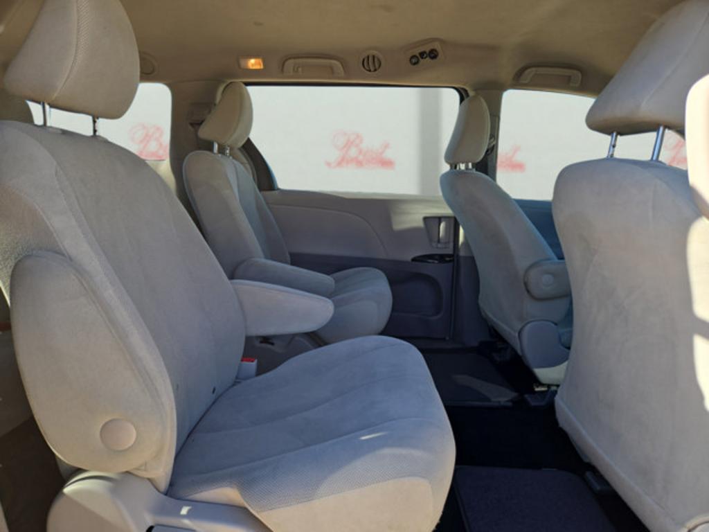 2012 Toyota Sienna - $5,999