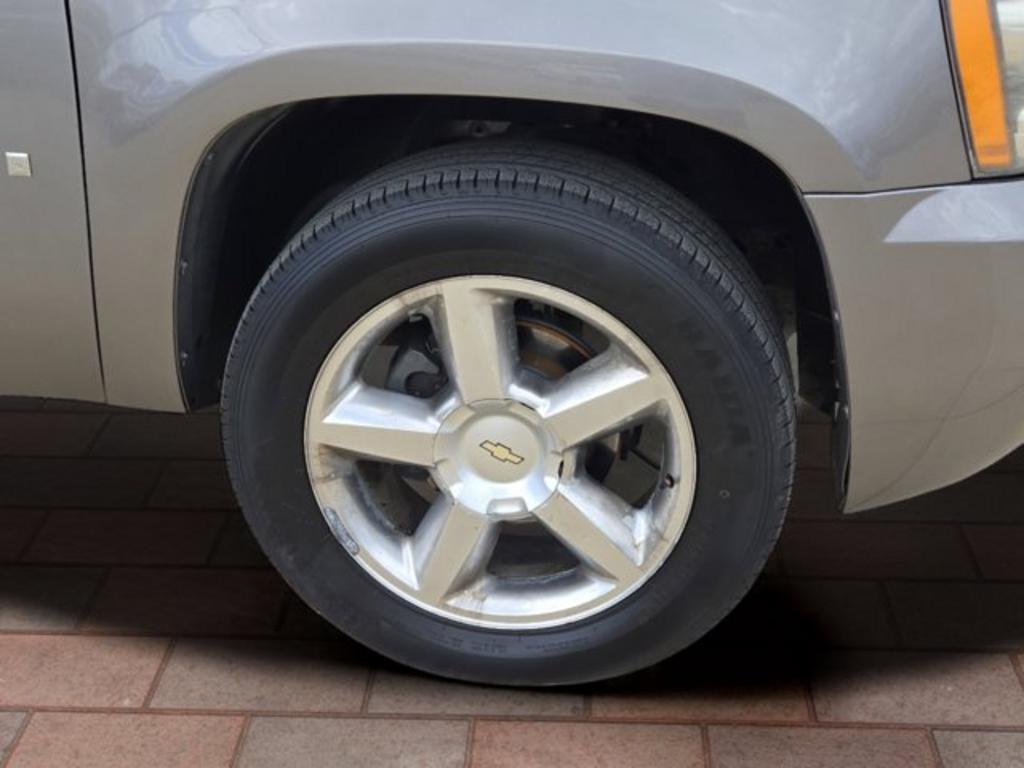 2007 Chevrolet Suburban LS 1500 photo