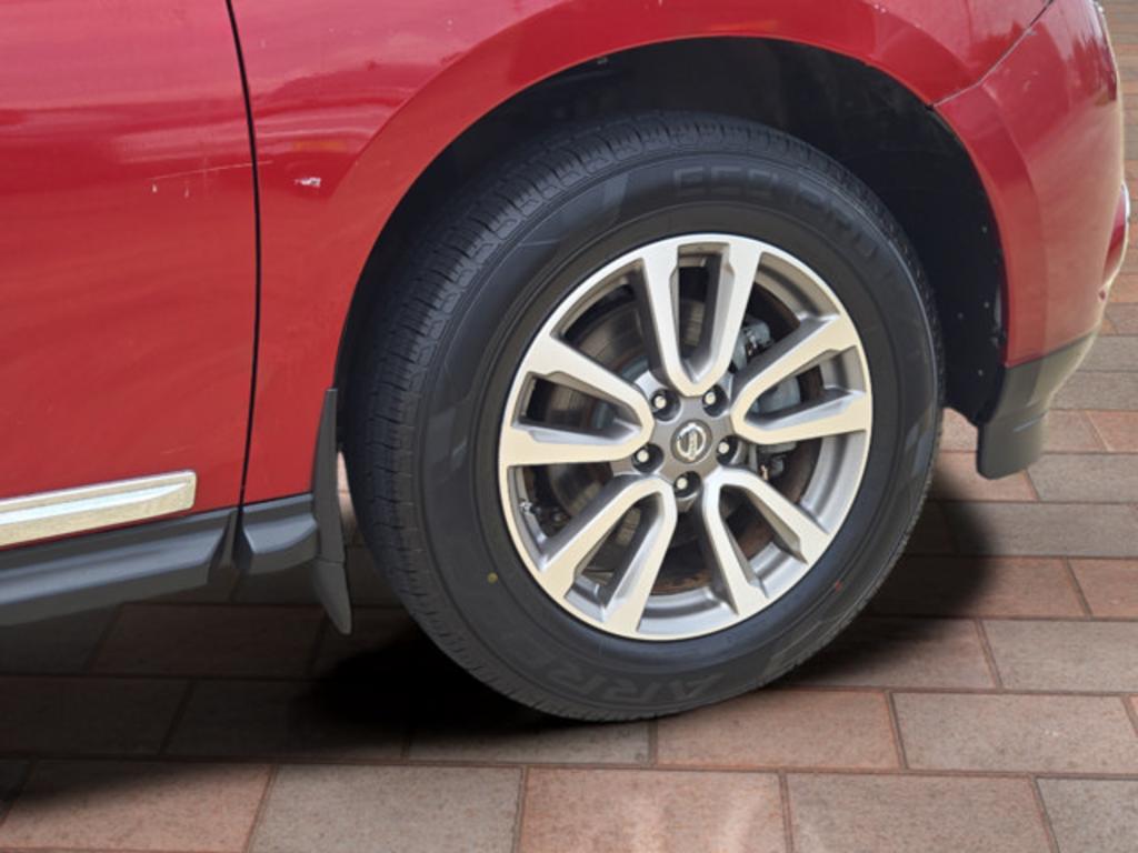 2014 Nissan Pathfinder - $10,999
