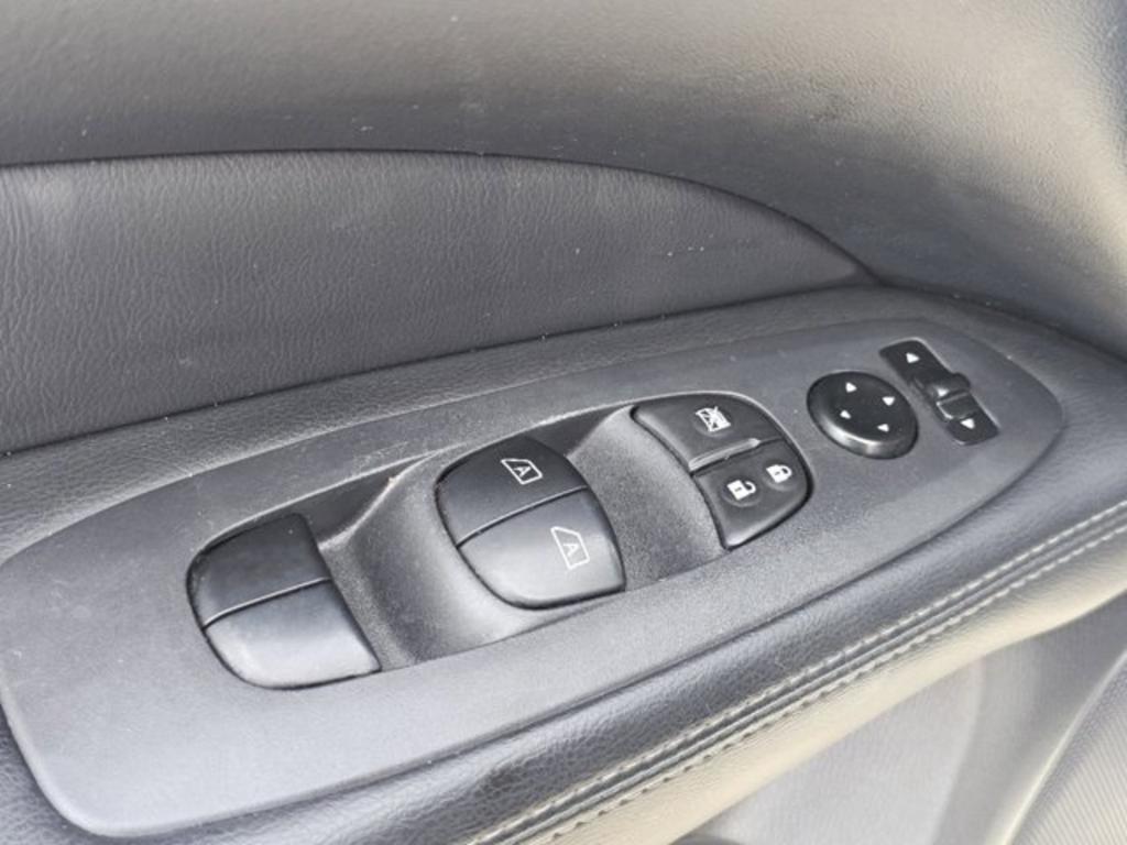 2014 Nissan Pathfinder - $9,999