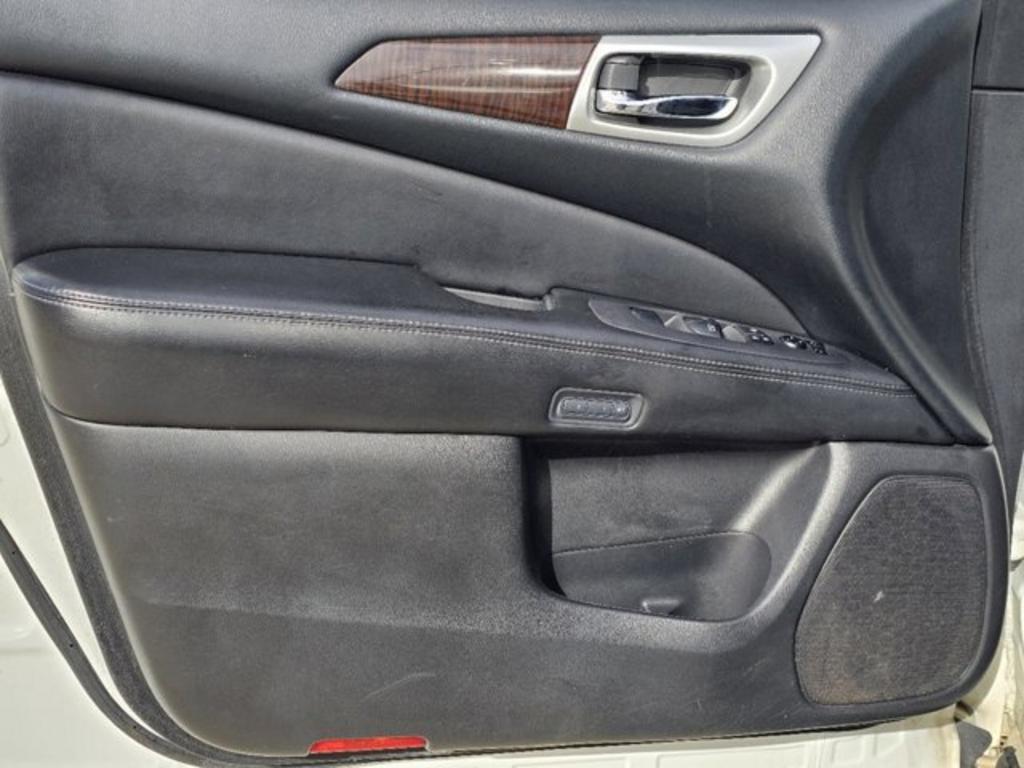 2014 Nissan Pathfinder - $9,999