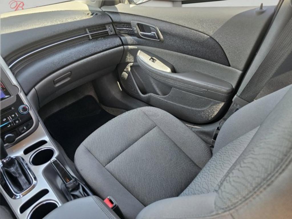 2016 Chevrolet Malibu - $9,999