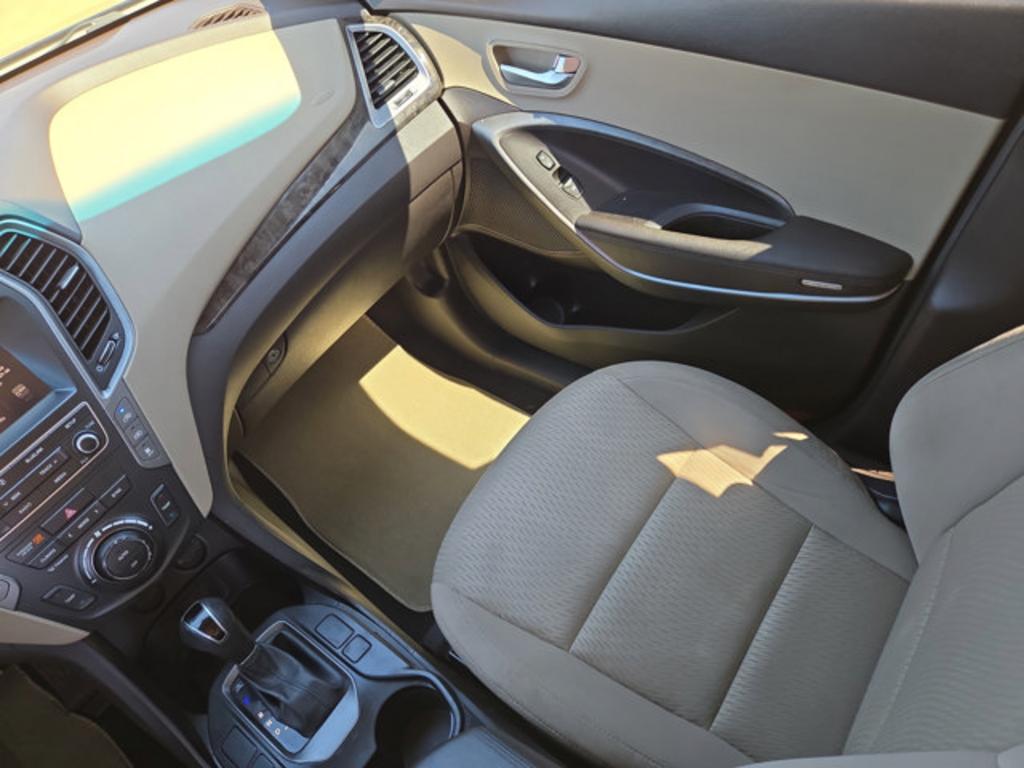 2017 Hyundai Santa Fe - $13,999