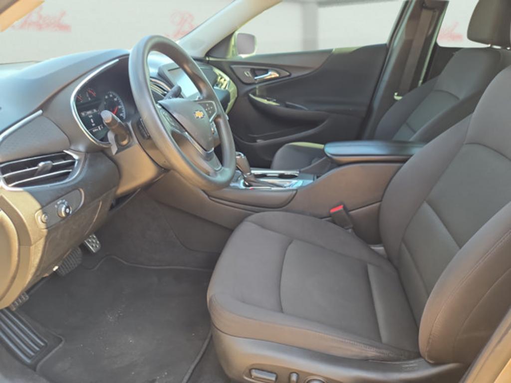 2017 Chevrolet Malibu - $8,999