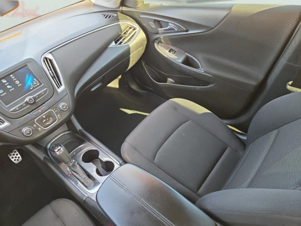 2017 Chevrolet Malibu - $8,999