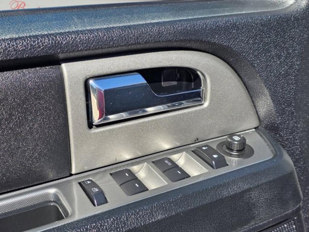2016 Ford Expedition - $13,999