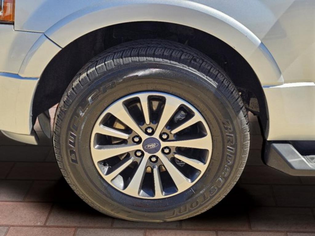 2016 Ford Expedition - $13,999