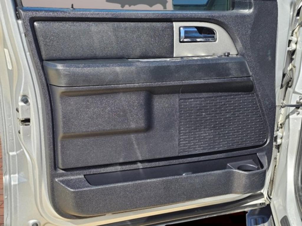 2016 Ford Expedition - $13,999