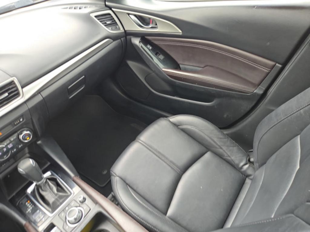 2018 MAZDA MAZDA3 - $10,999