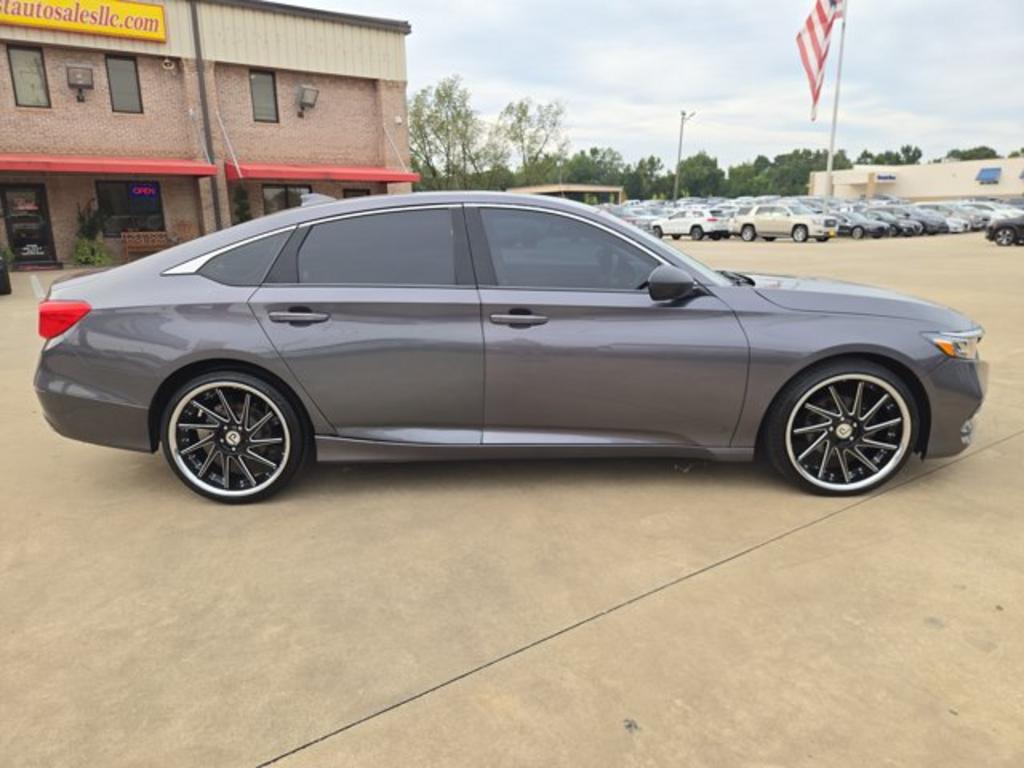 2018 Honda Accord - $17,999