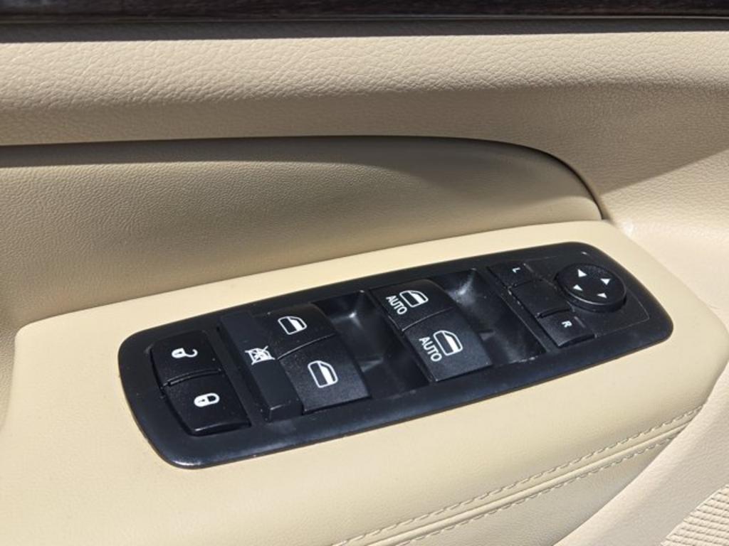 2014 Jeep Cherokee - $10,999