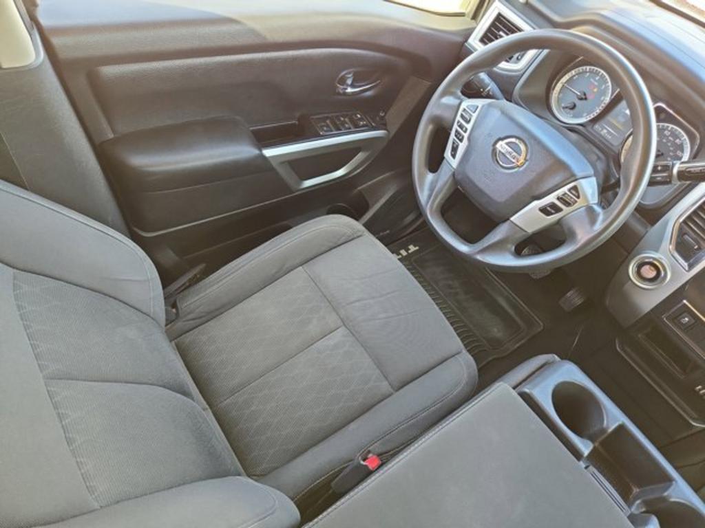 2017 Nissan Titan SV photo