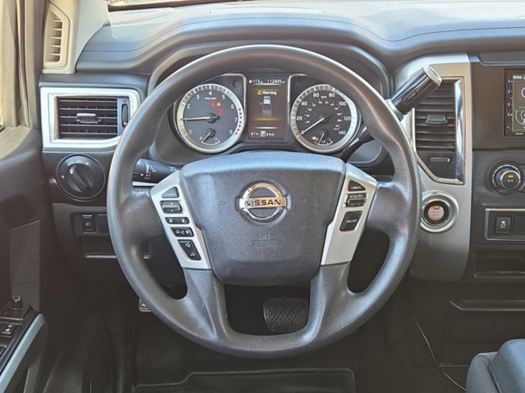 2017 Nissan Titan SV photo