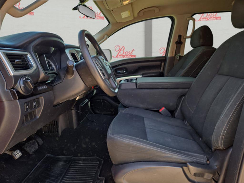 2017 Nissan Titan SV photo