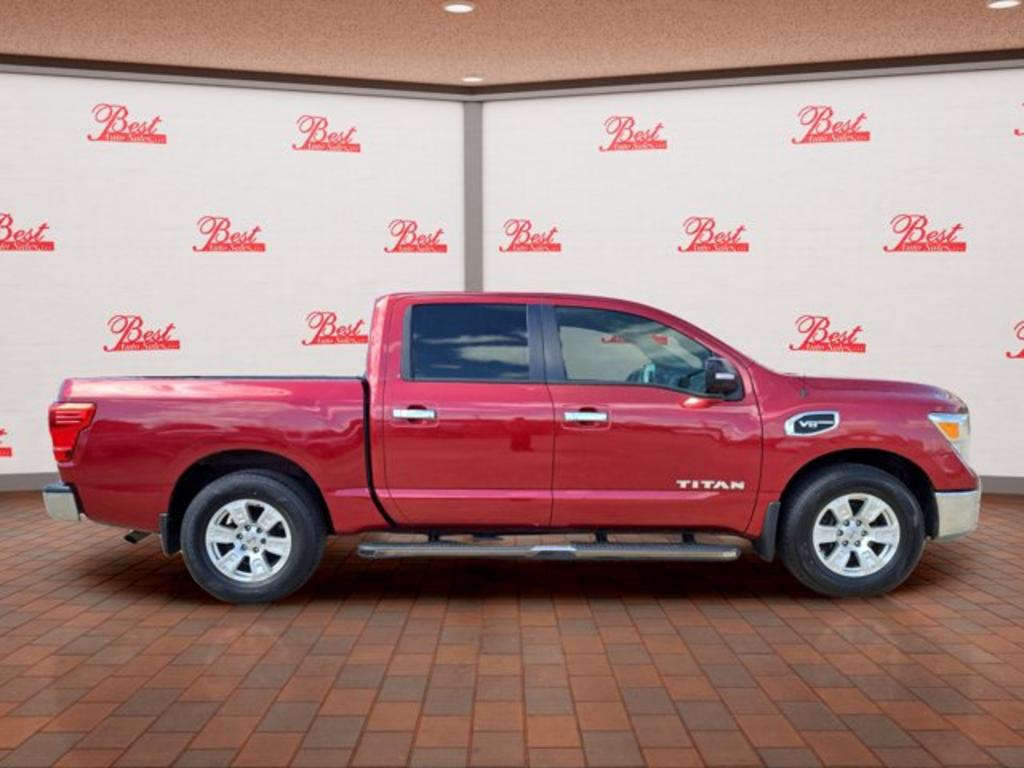2017 Nissan Titan SV photo