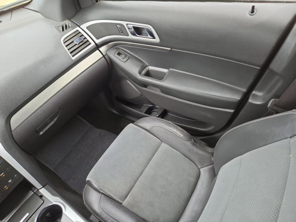 2015 Ford Explorer XLT photo