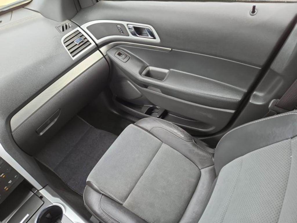 2015 Ford Explorer - $15,999