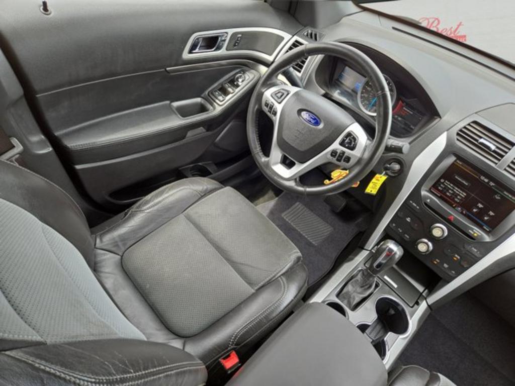 2015 Ford Explorer XLT photo