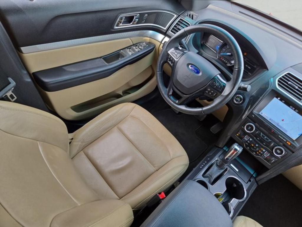 2017 Ford Explorer XLT photo